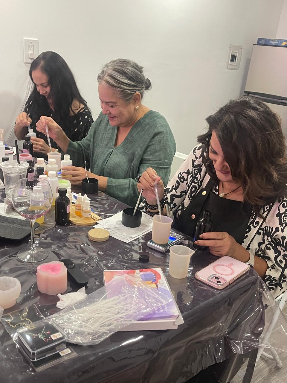 Taller de velas artesanales - preparación de moldes